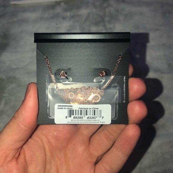 NWT Coach Open Circle Necklace and Tea Rose Stud Earrings Set - Picture 4 of 4